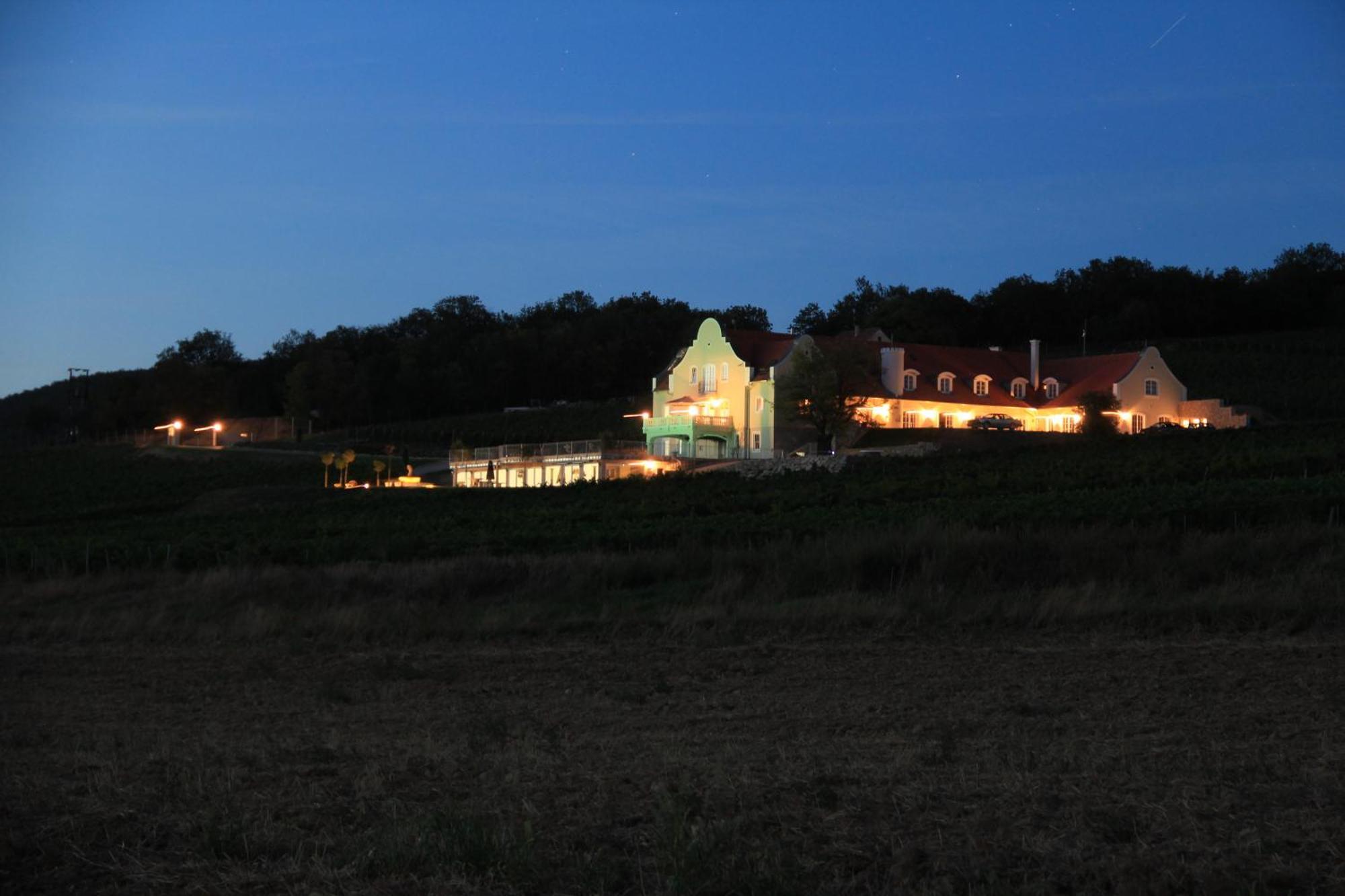 Hotel Liszkay Borkuria Monoszlo Exterior foto